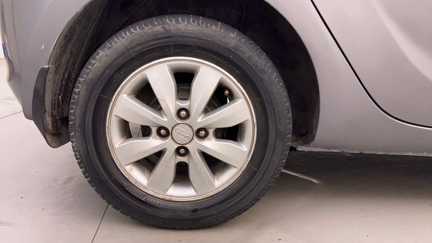 Used 2014 Hyundai i20 Sportz 1.2 Petrol Manual tyres RIGHT REAR TYRE RIM VIEW