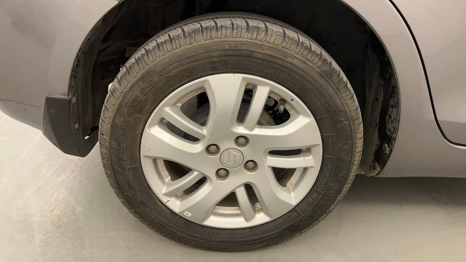 Used 2013 Maruti Suzuki Swift Dzire ZXI Petrol Manual tyres RIGHT REAR TYRE RIM VIEW