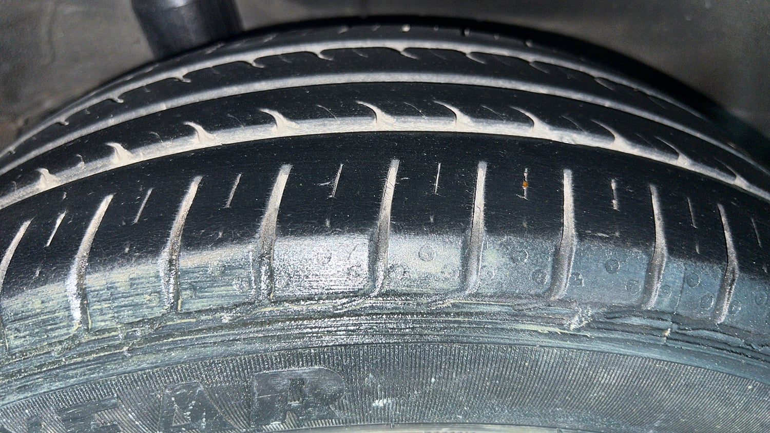 Used 2013 Honda City V MT AVN Petrol Manual tyres RIGHT REAR TYRE TREAD VIEW