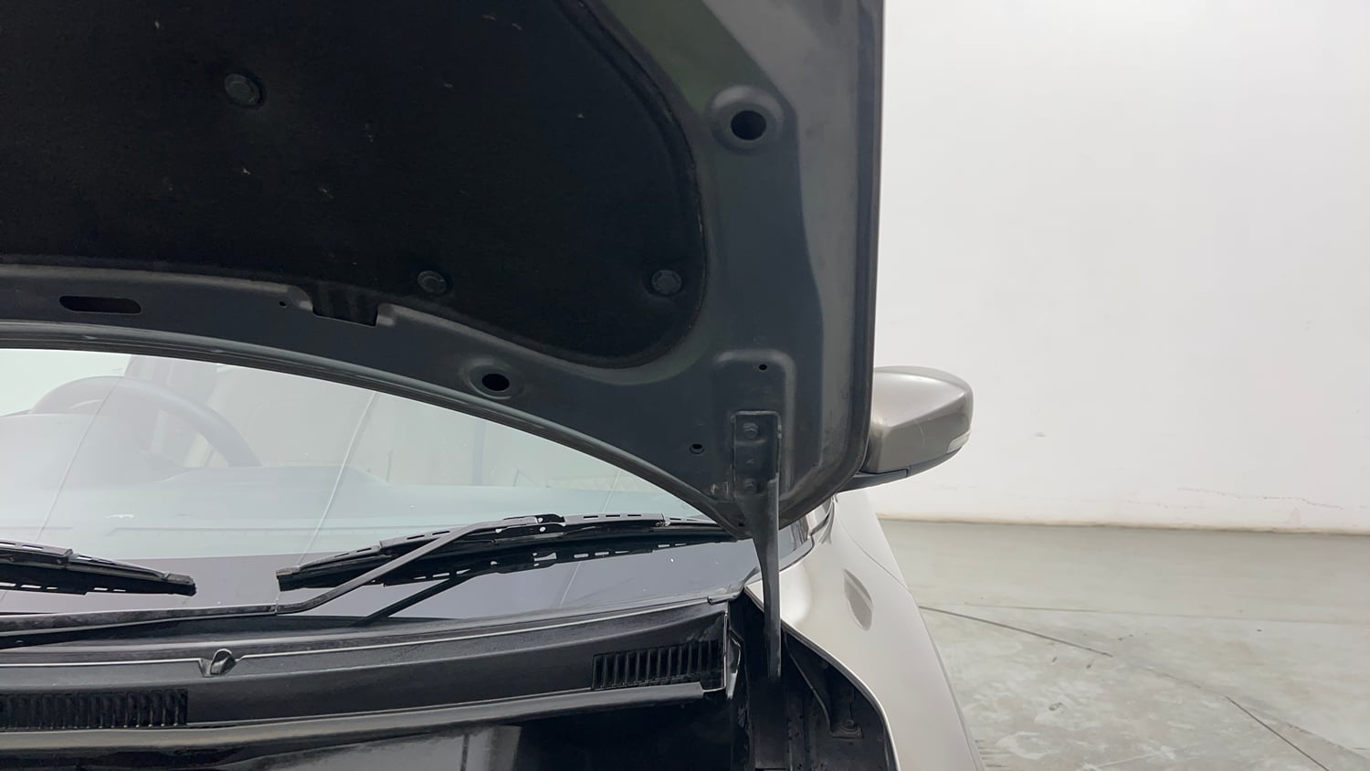 Used 2020 Maruti Suzuki Dzire VXi AMT Petrol Automatic engine ENGINE LEFT SIDE HINGE & APRON VIEW