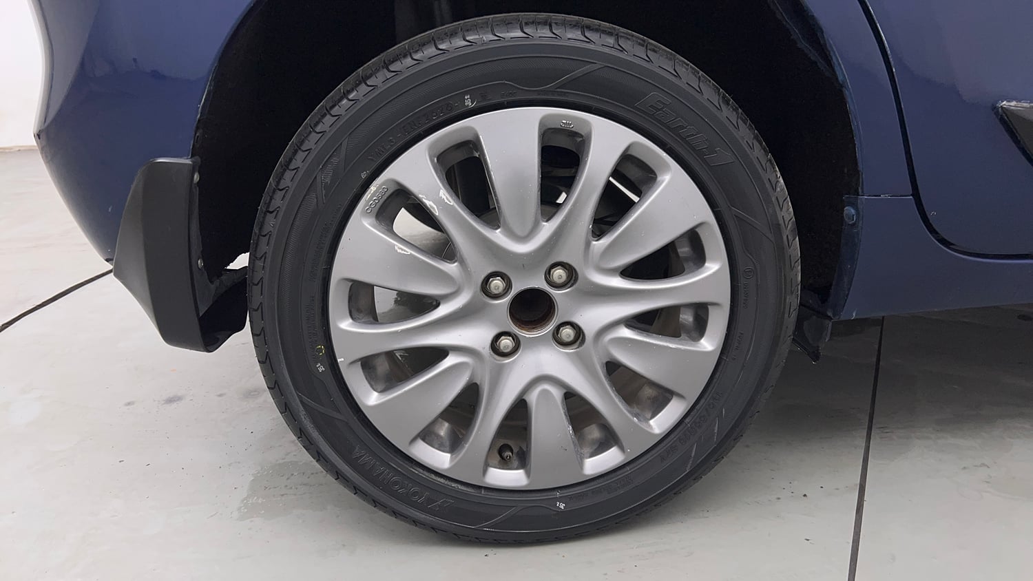 Used 2018 Maruti Suzuki Baleno Zeta 1.3 Diesel Manual tyres RIGHT REAR TYRE RIM VIEW