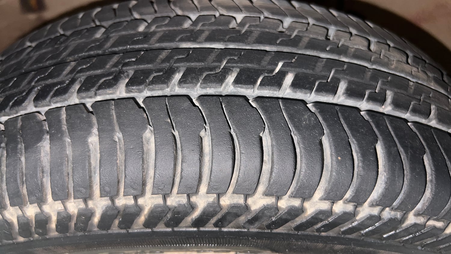 Used 2015 Maruti Suzuki Alto K10 VXi AMT Petrol Automatic tyres LEFT FRONT TYRE TREAD VIEW