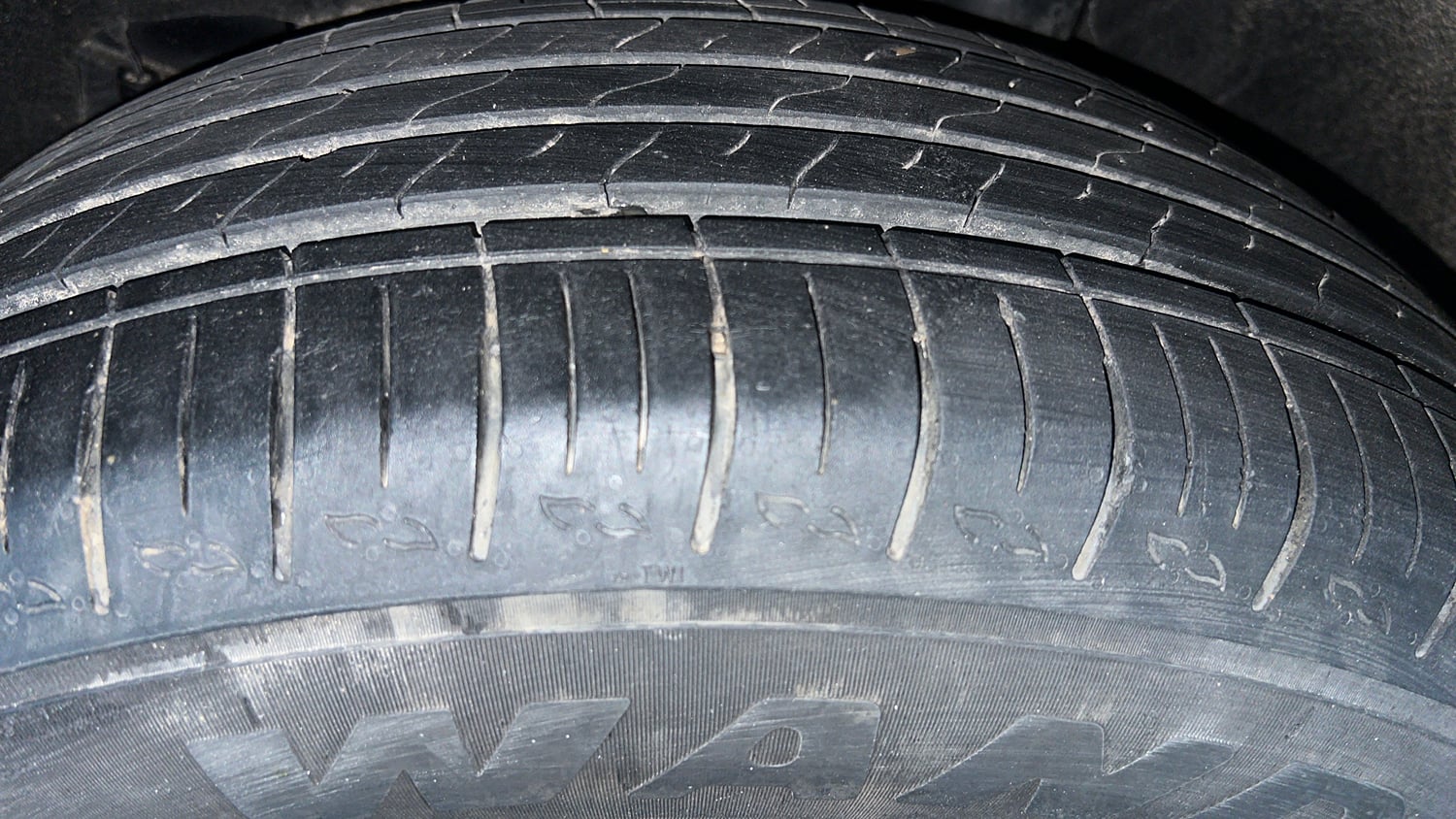 Used 2022 Mahindra XUV700 AX 5 Petrol MT 7 STR Petrol Manual tyres LEFT REAR TYRE TREAD VIEW