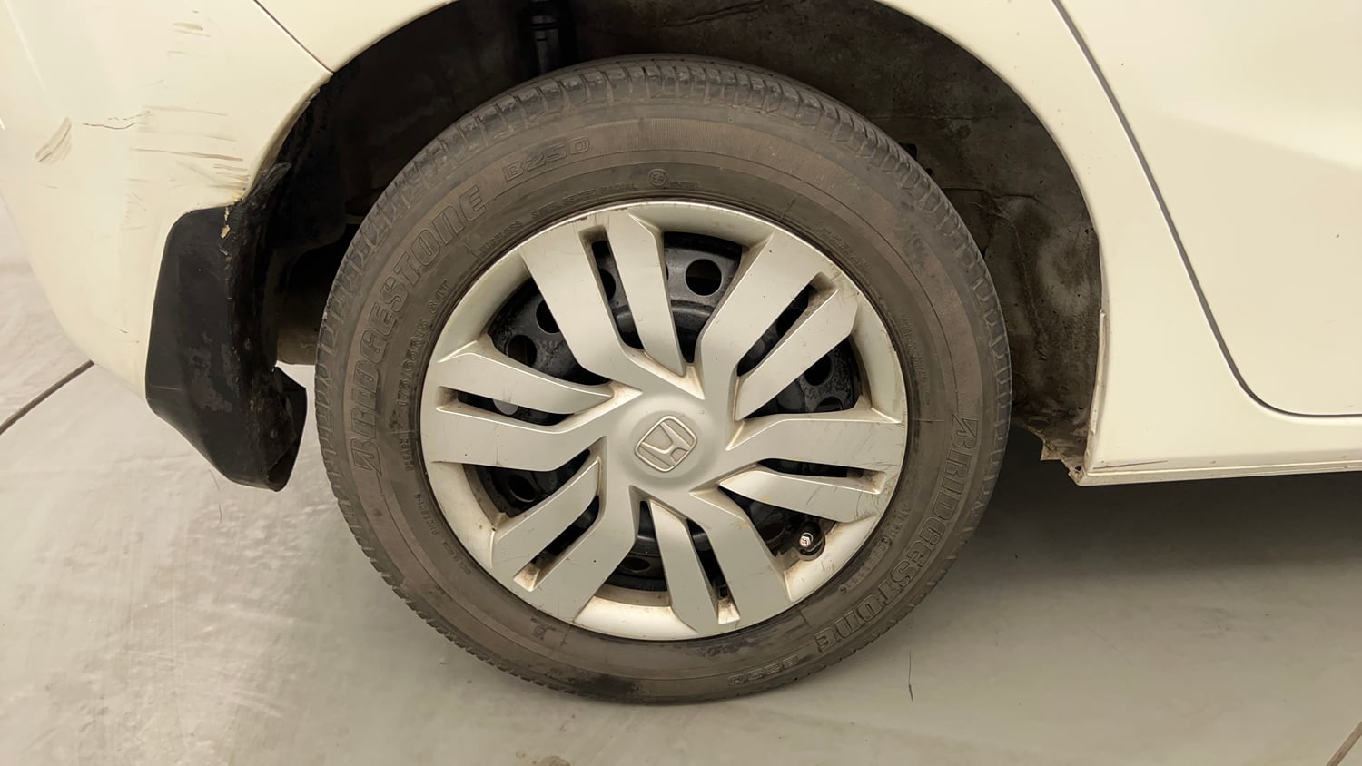 Used 2015 Honda Jazz SV Petrol Petrol Manual tyres RIGHT REAR TYRE RIM VIEW
