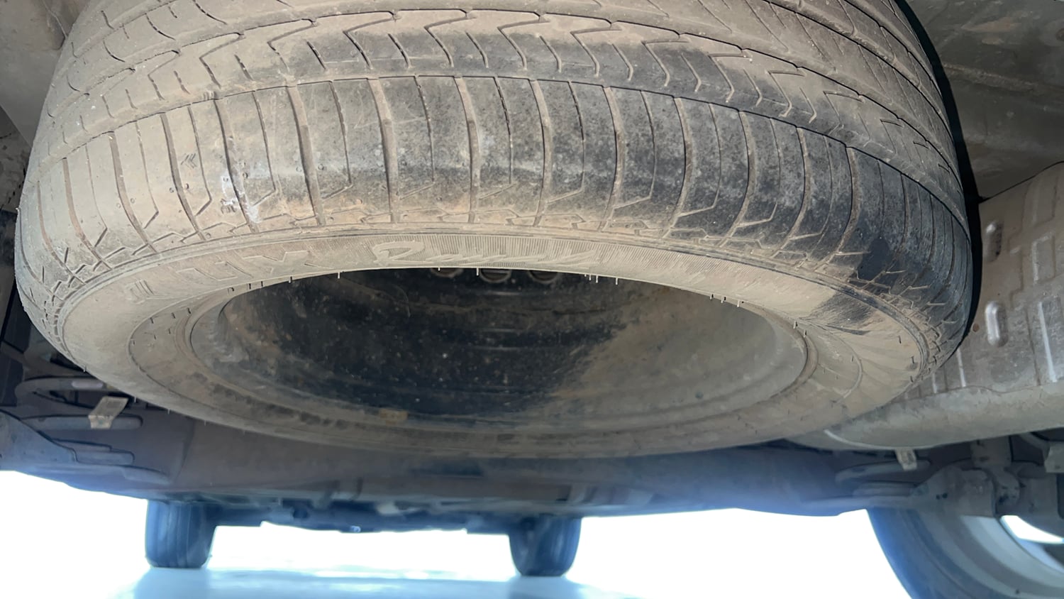 Used 2022 Hyundai Alcazar Signature (O) 6 STR 1.5 Diesel AT Diesel Automatic tyres SPARE TYRE VIEW