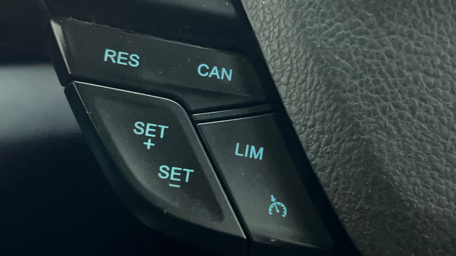Used 2018 Ford EcoSport Titanium + 1.5L TDCi Diesel Manual top_features Cruise control