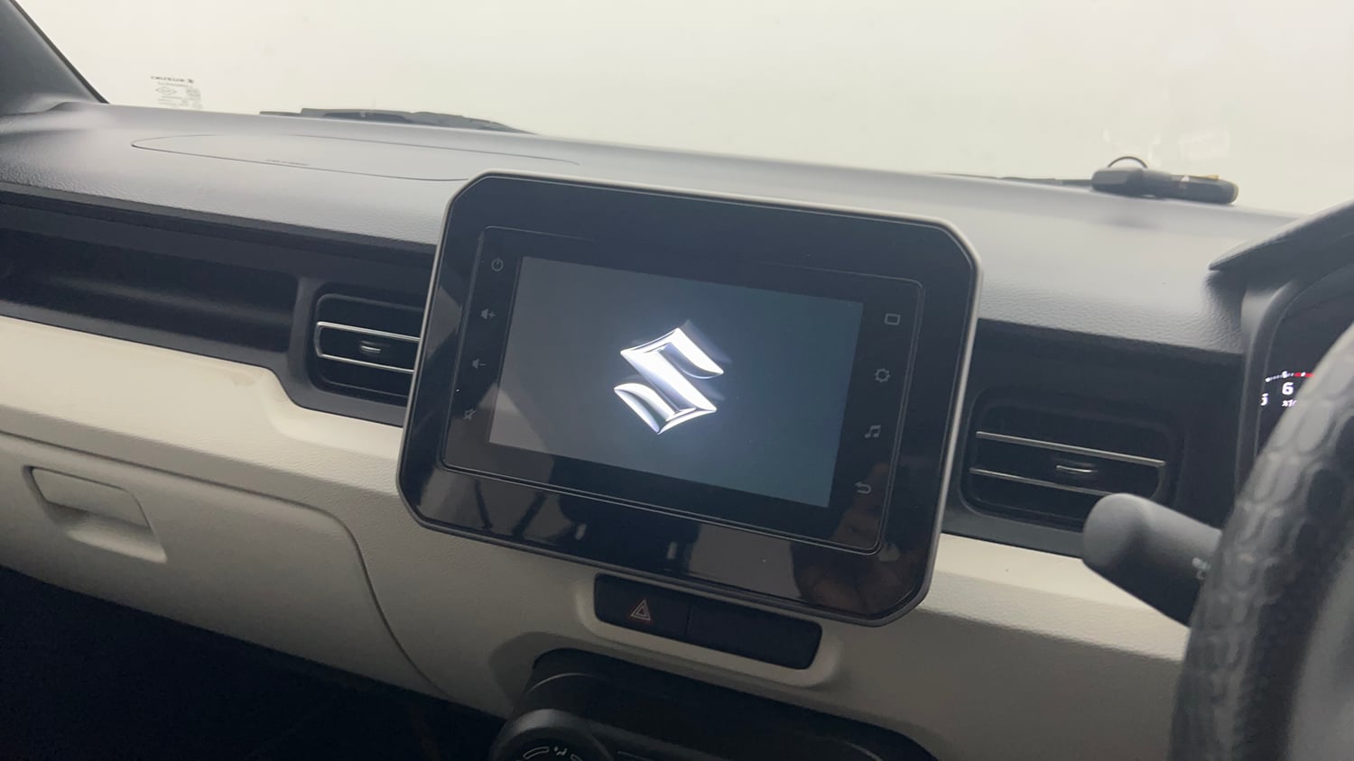 Used 2023 Maruti Suzuki Ignis Zeta 1.2 MT Petrol Manual top_features Integrated (in-dash) music system