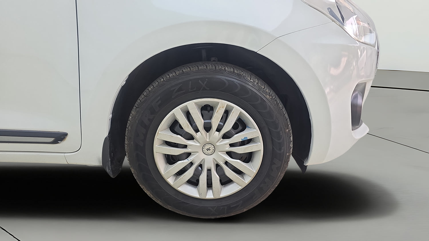 Used 2018 Maruti Suzuki Swift VDi Diesel Manual tyres RIGHT FRONT TYRE RIM VIEW