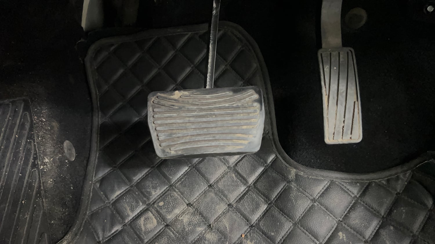 Used 2022 Mahindra XUV700 AX 7 Petrol AT 7 STR Petrol Automatic interior PEDALS VIEW
