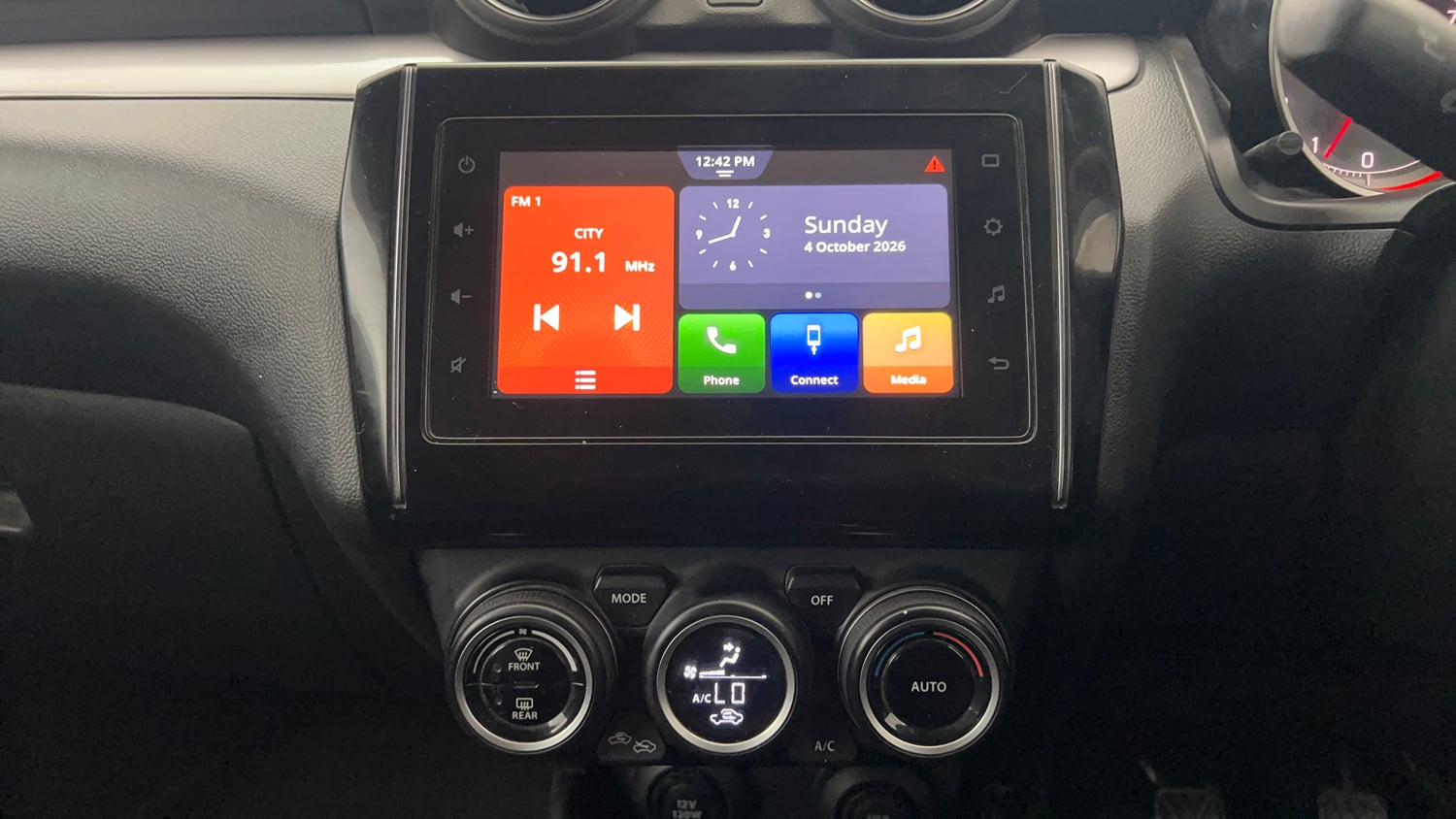 Used 2022 Maruti Suzuki Swift ZXi Petrol Manual interior MUSIC SYSTEM & AC CONTROL VIEW