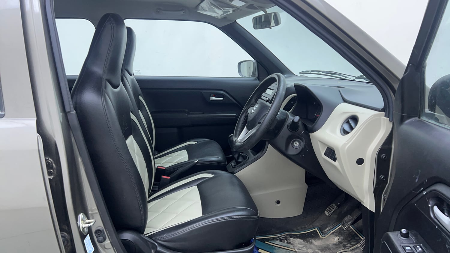 Used 2021 Maruti Suzuki Wagon R 1.0 VXi 1.0 Petrol Manual interior RIGHT SIDE FRONT DOOR CABIN VIEW