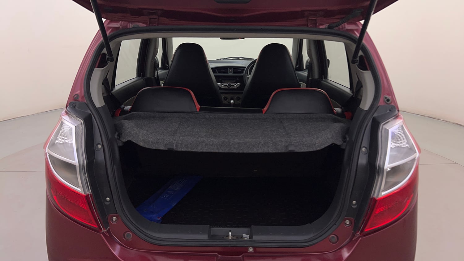 Used 2015 Maruti Suzuki Alto K10 VXi AMT Petrol Automatic interior DICKY INSIDE VIEW