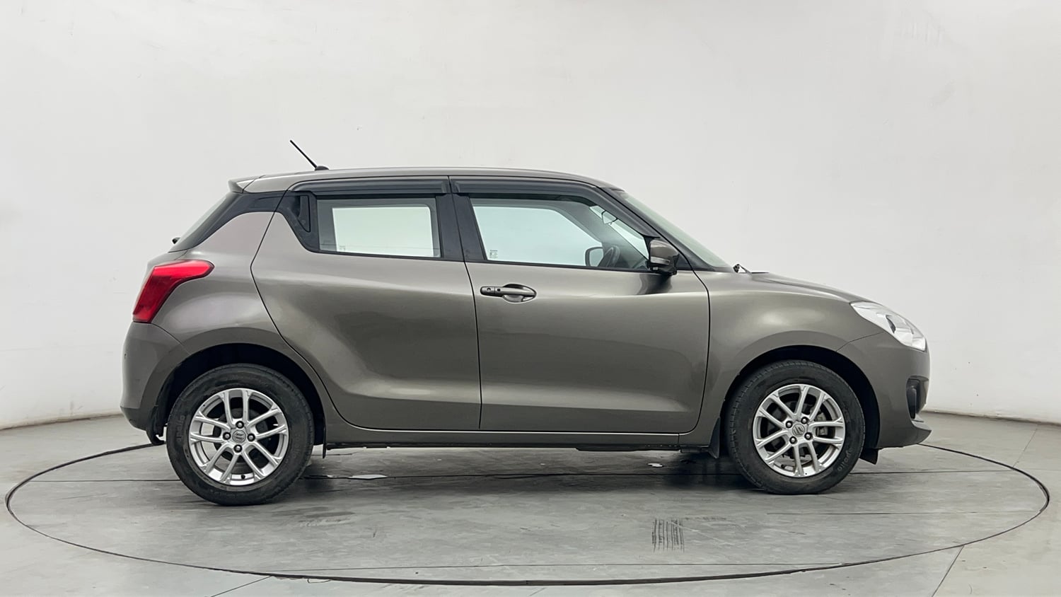 Used 2022 Maruti Suzuki Swift ZXi Petrol Manual exterior RIGHT SIDE VIEW
