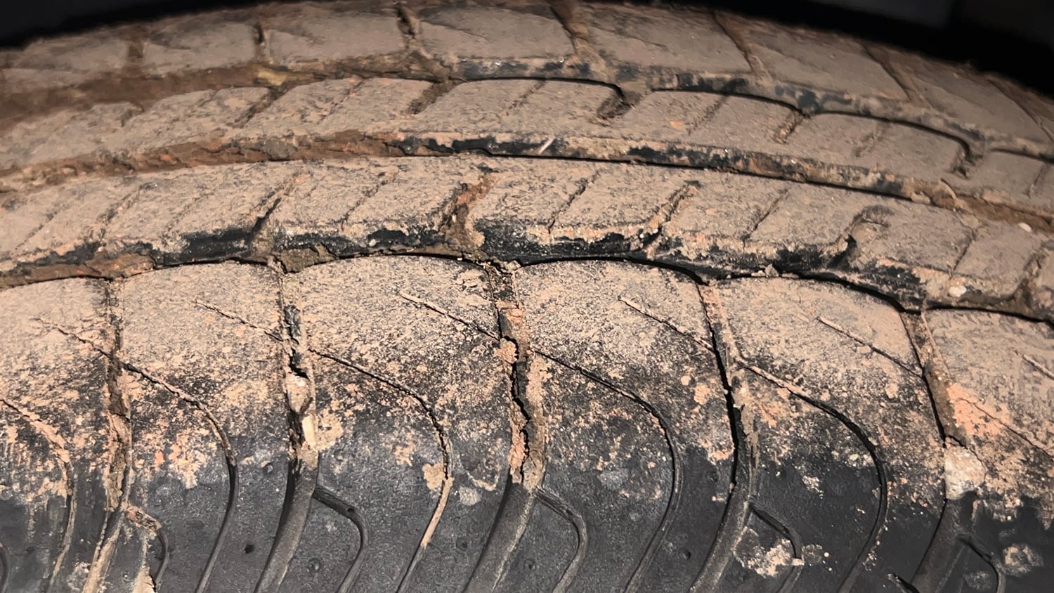 Used 2015 Maruti Suzuki Swift LXi Petrol Manual tyres LEFT REAR TYRE TREAD VIEW