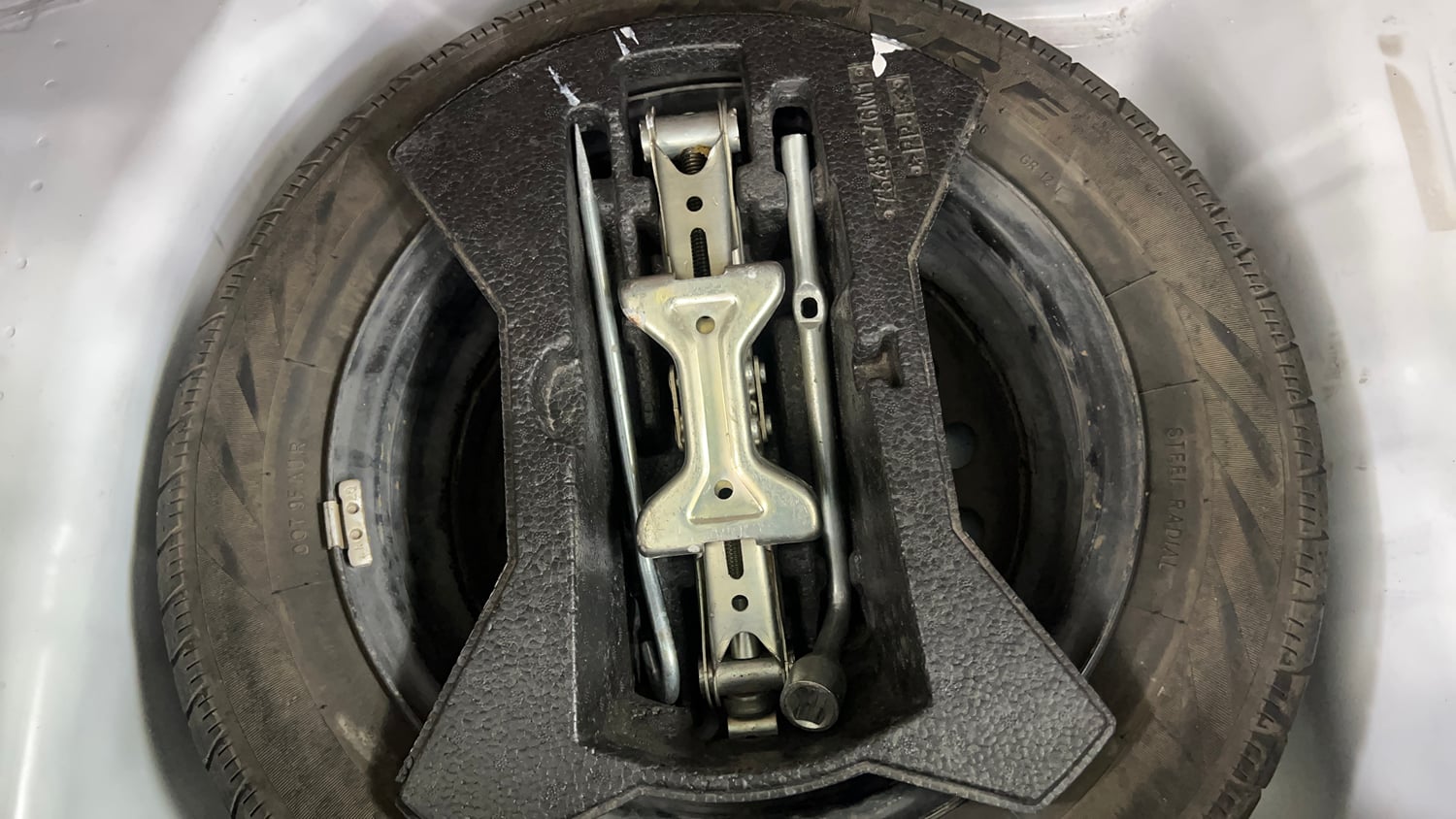 Used 2015 Maruti Suzuki Celerio VXi AMT Petrol Automatic tyres SPARE TYRE VIEW