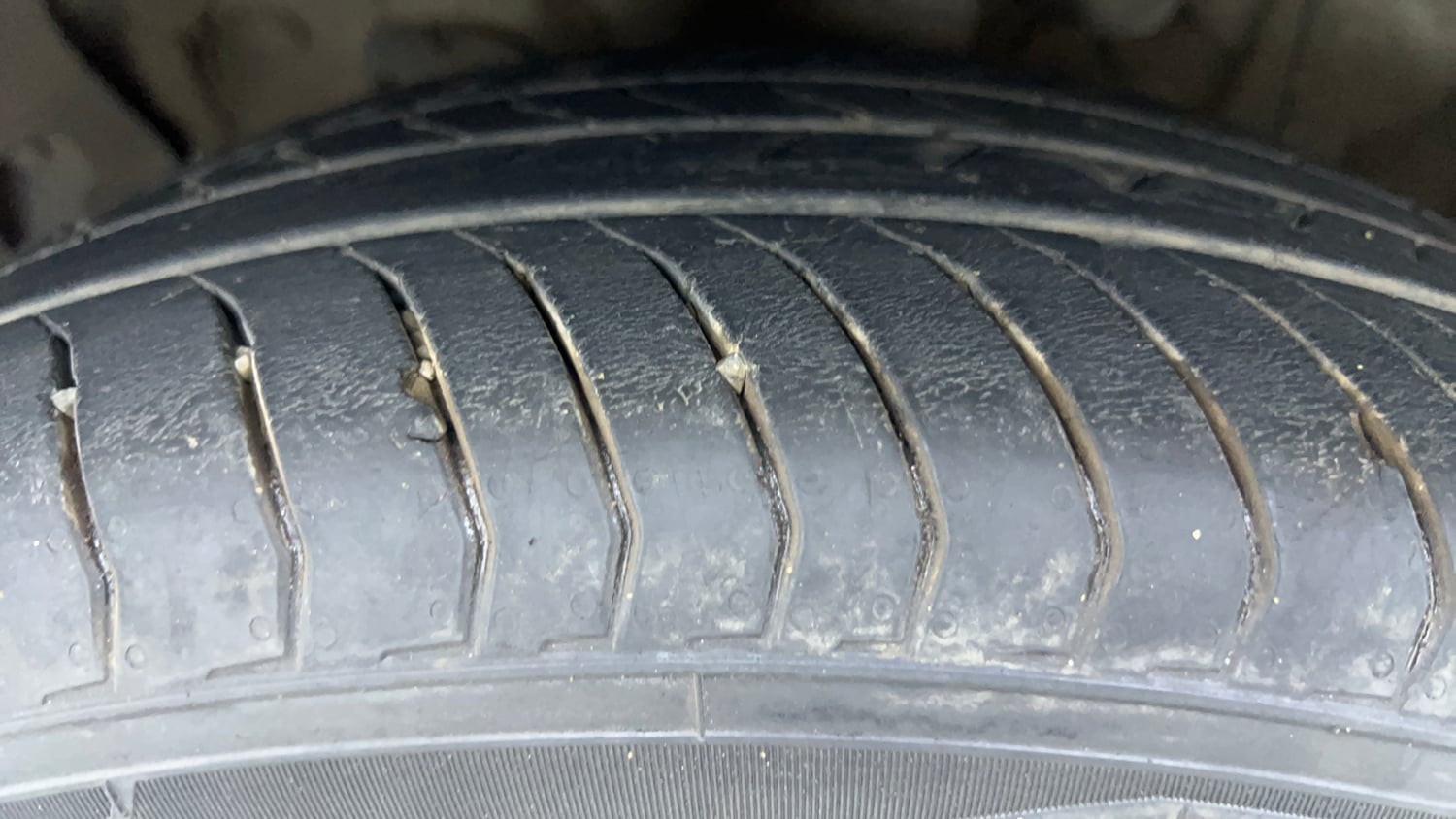 Used 2022 Hyundai Alcazar Signature (O) 6 STR 1.5 Diesel AT Diesel Automatic tyres LEFT FRONT TYRE TREAD VIEW