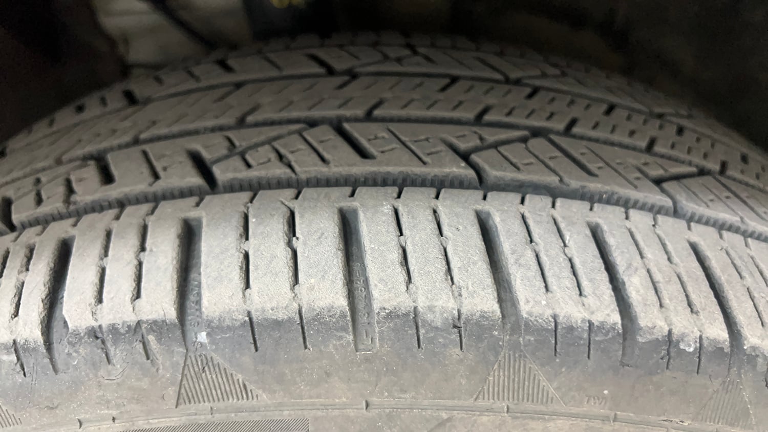 Used 2022 Mahindra XUV700 AX 7 Petrol AT 7 STR Petrol Automatic tyres RIGHT FRONT TYRE TREAD VIEW
