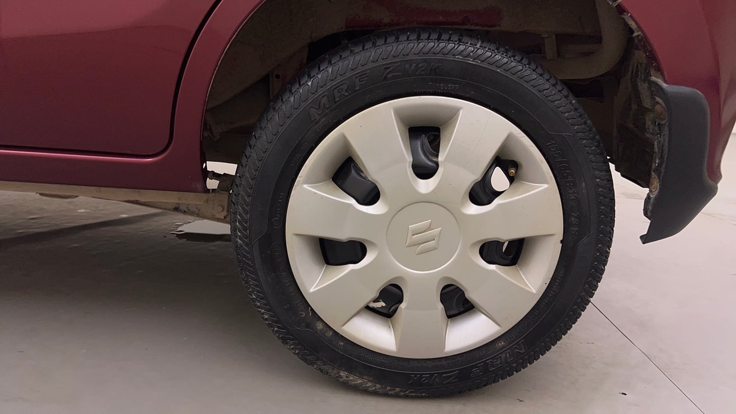Used 2015 Maruti Suzuki Alto K10 VXi AMT Petrol Automatic tyres LEFT REAR TYRE RIM VIEW