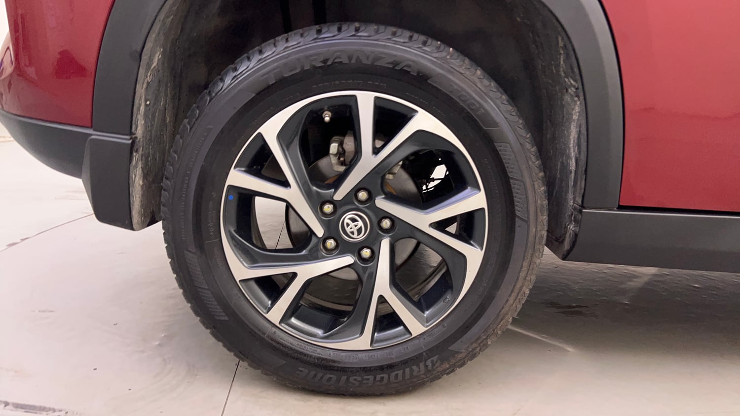 Used 2024 Toyota Urban Cruiser Hyryder V Hybrid Dual Tone Hybrid Automatic tyres RIGHT REAR TYRE RIM VIEW