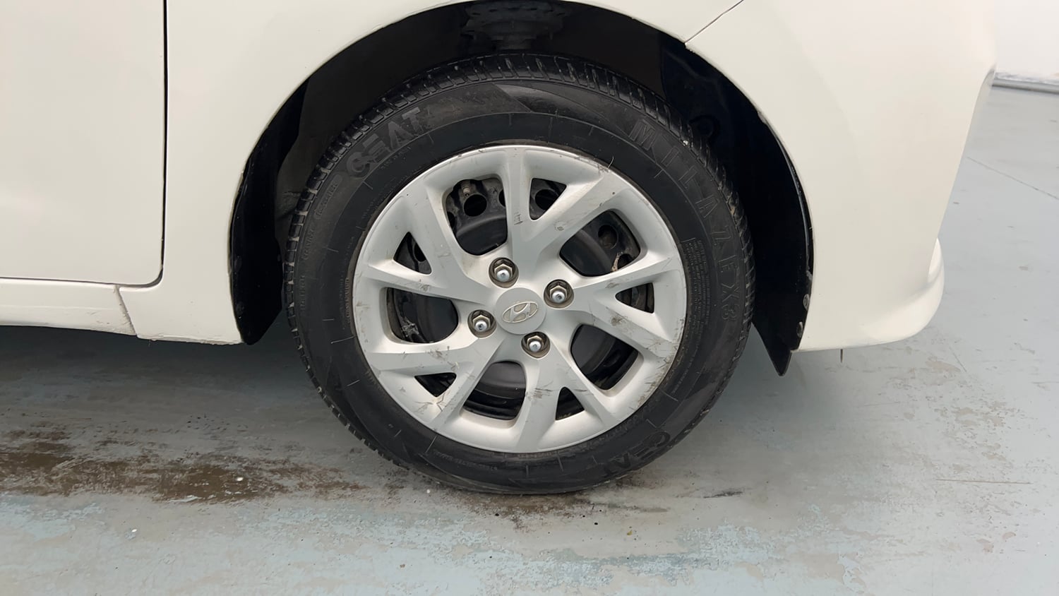 Used 2018 Hyundai Grand i10 Sportz 1.2 Kappa VTVT Petrol Manual tyres RIGHT FRONT TYRE RIM VIEW