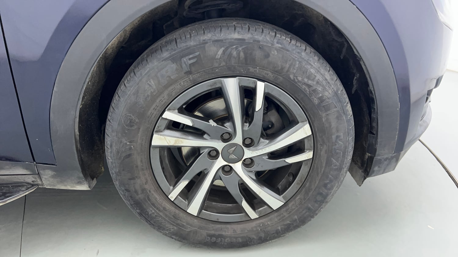 Used 2022 Mahindra XUV700 AX 5 Petrol MT 7 STR Petrol Manual tyres RIGHT FRONT TYRE RIM VIEW