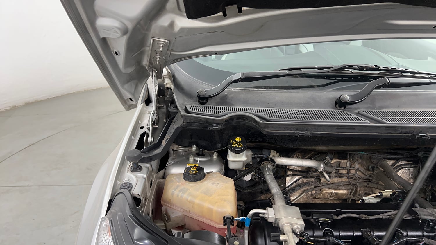 Used 2017 Ford EcoSport Titanium 1.5L Ti-VCT AT Petrol Automatic engine ENGINE RIGHT SIDE HINGE & APRON VIEW