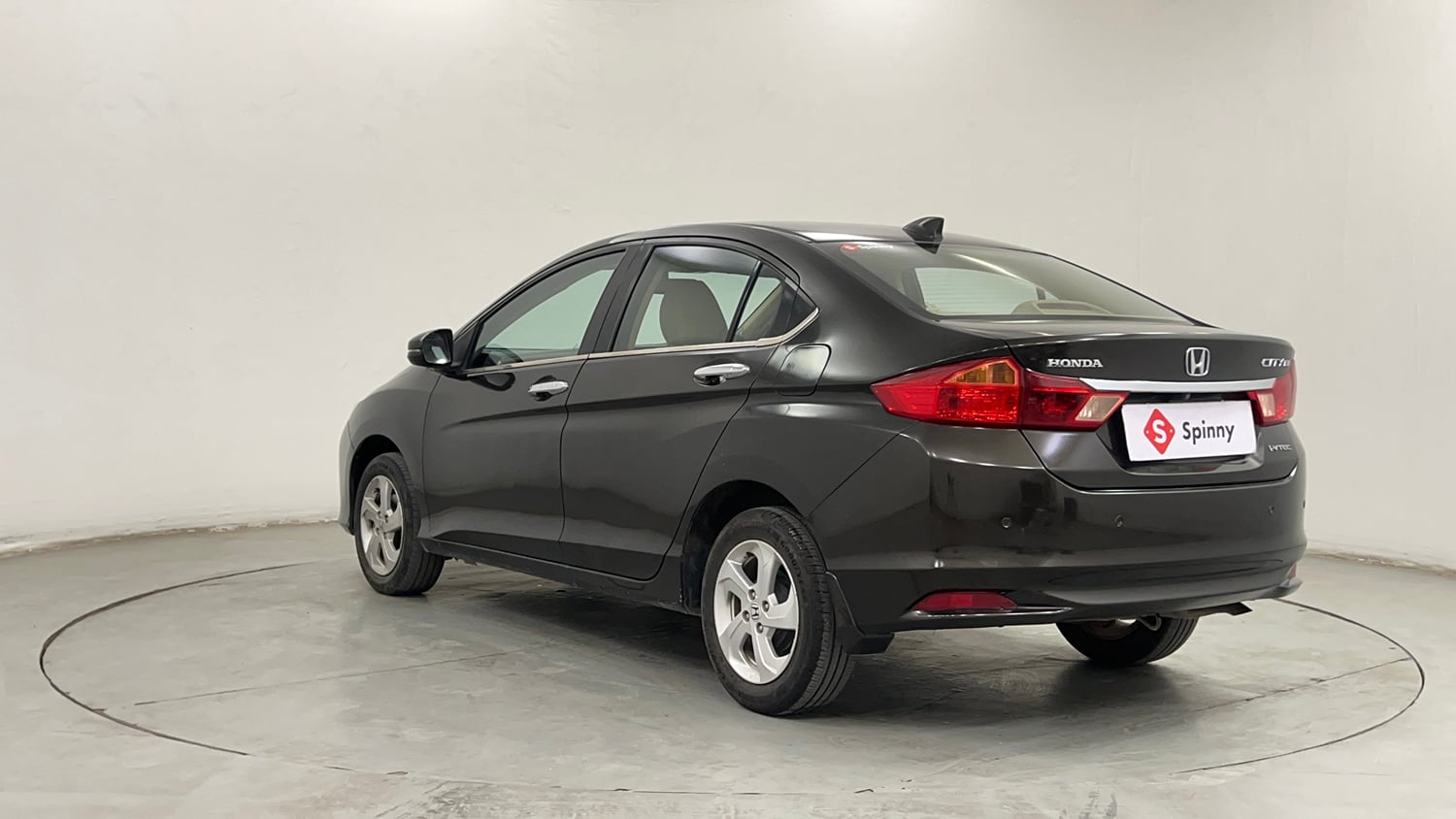 Used 2016 Honda City V Petrol Manual exterior LEFT REAR CORNER VIEW
