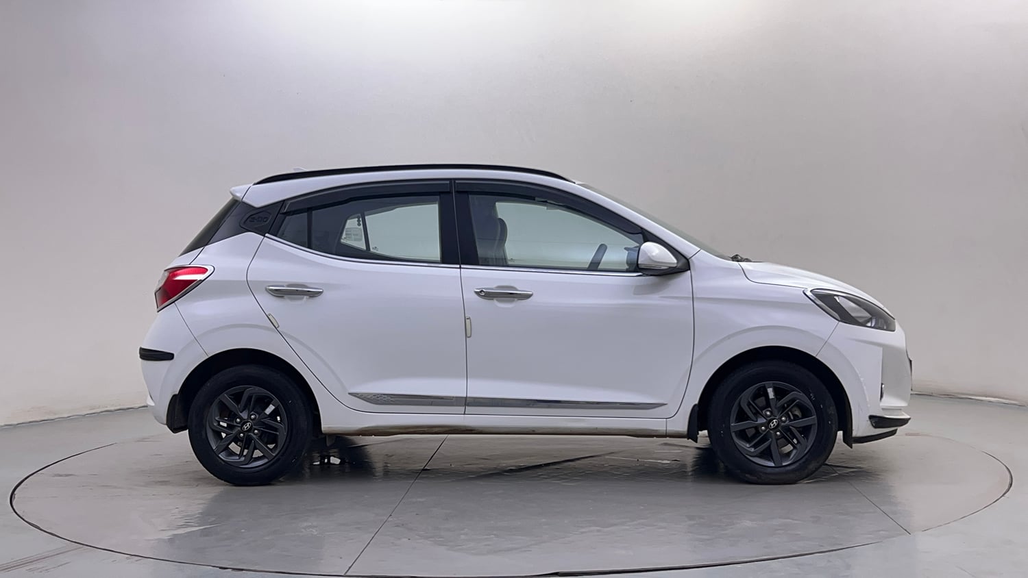 Used 2022 Hyundai Grand i10 Nios Sportz 1.2 Kappa VTVT Petrol Manual exterior RIGHT SIDE VIEW