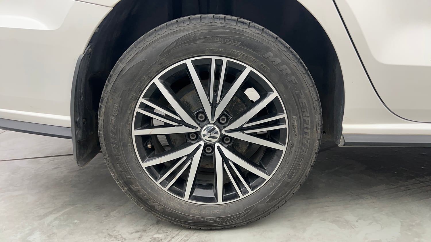Used 2022 Volkswagen Vento Highline 1.0L TSI Petrol Manual tyres RIGHT REAR TYRE RIM VIEW