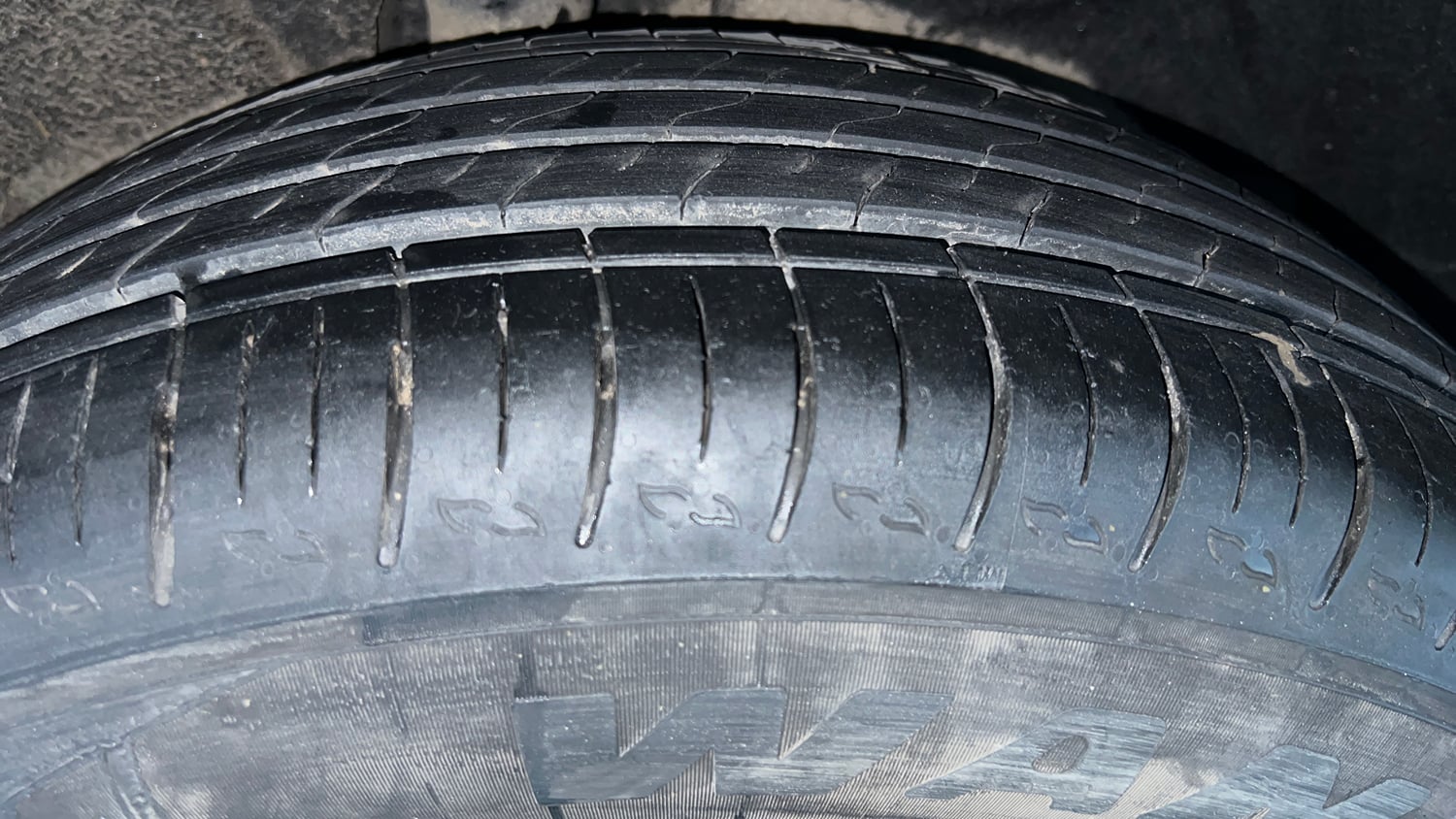 Used 2022 Mahindra XUV700 AX 5 Petrol MT 7 STR Petrol Manual tyres RIGHT REAR TYRE TREAD VIEW