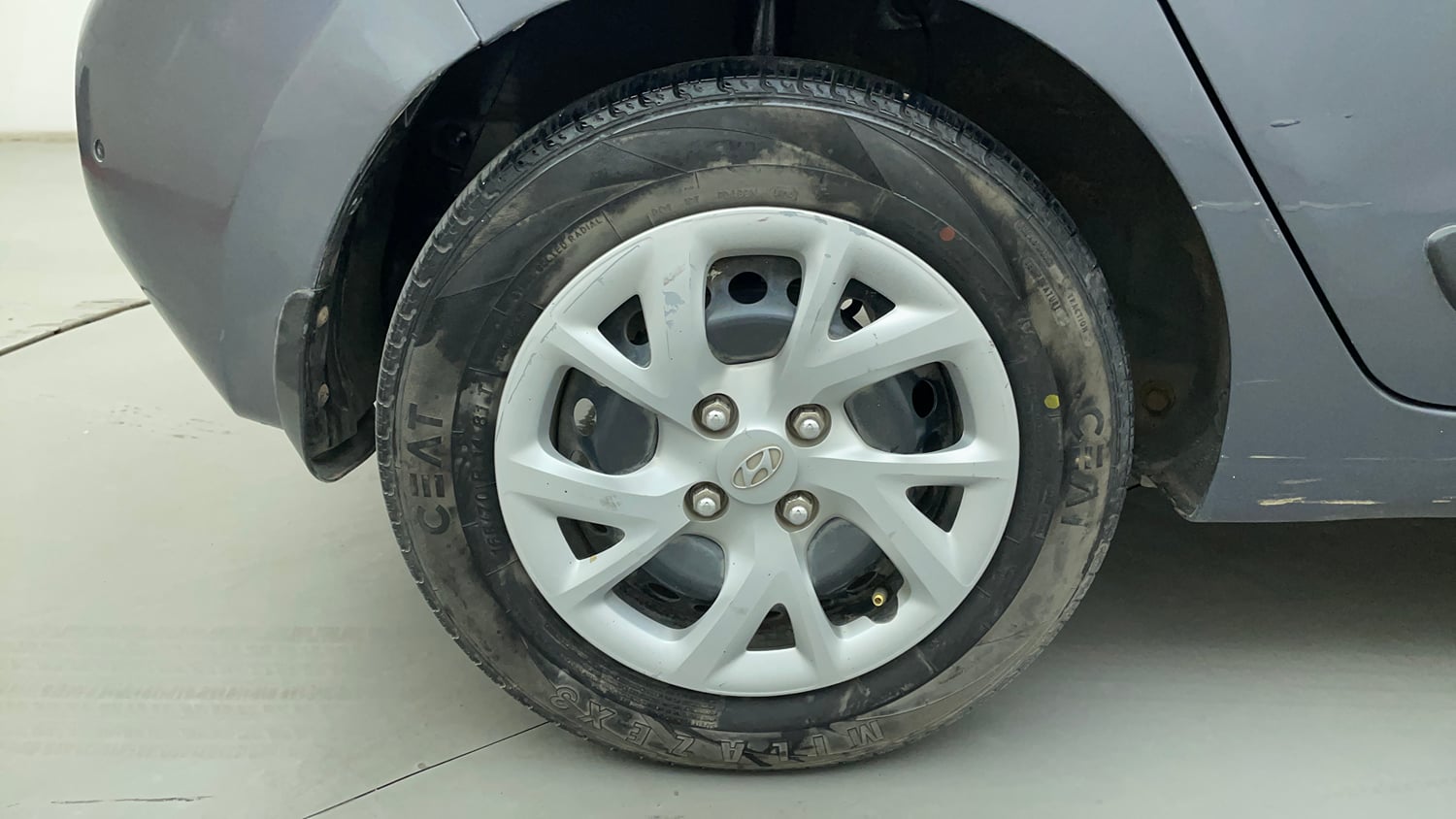 Used 2019 Hyundai Grand i10 Sportz 1.2 Kappa VTVT Petrol Manual tyres RIGHT FRONT TYRE RIM VIEW