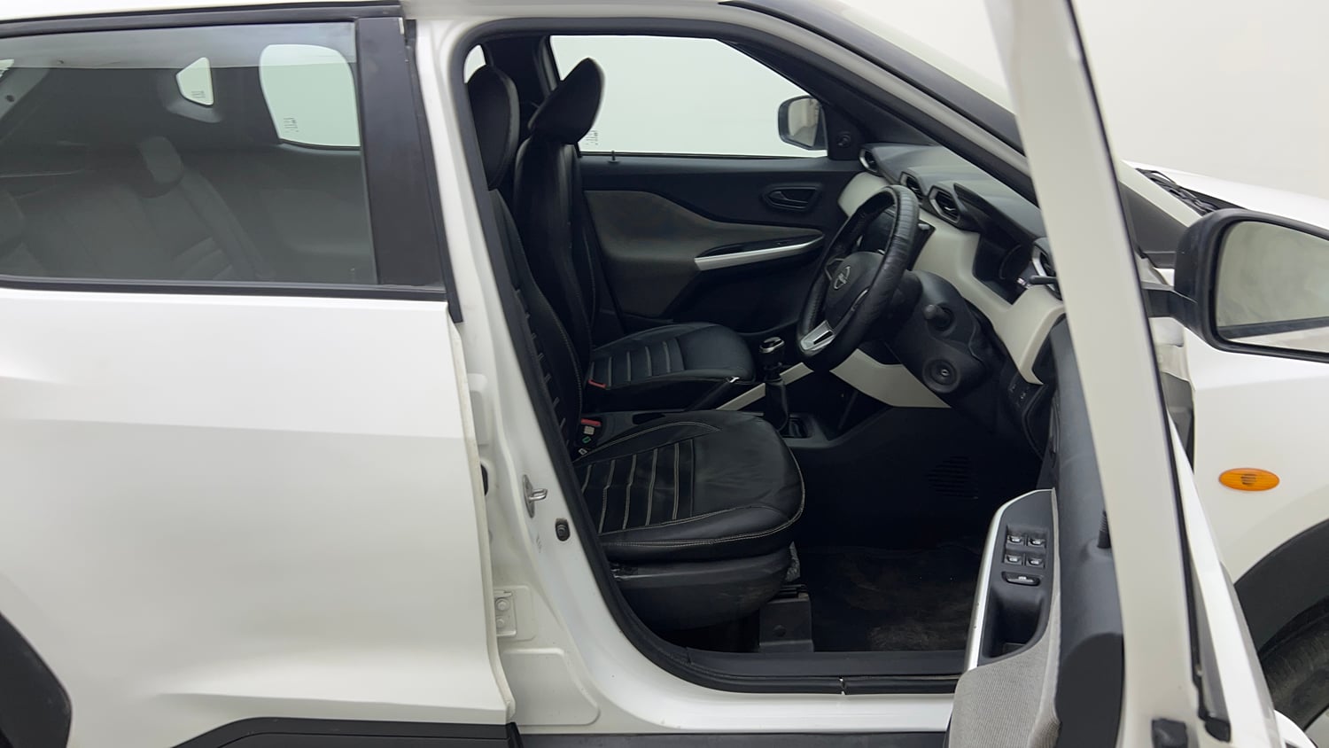 Used 2023 Nissan Magnite XE Petrol Manual interior RIGHT SIDE FRONT DOOR CABIN VIEW