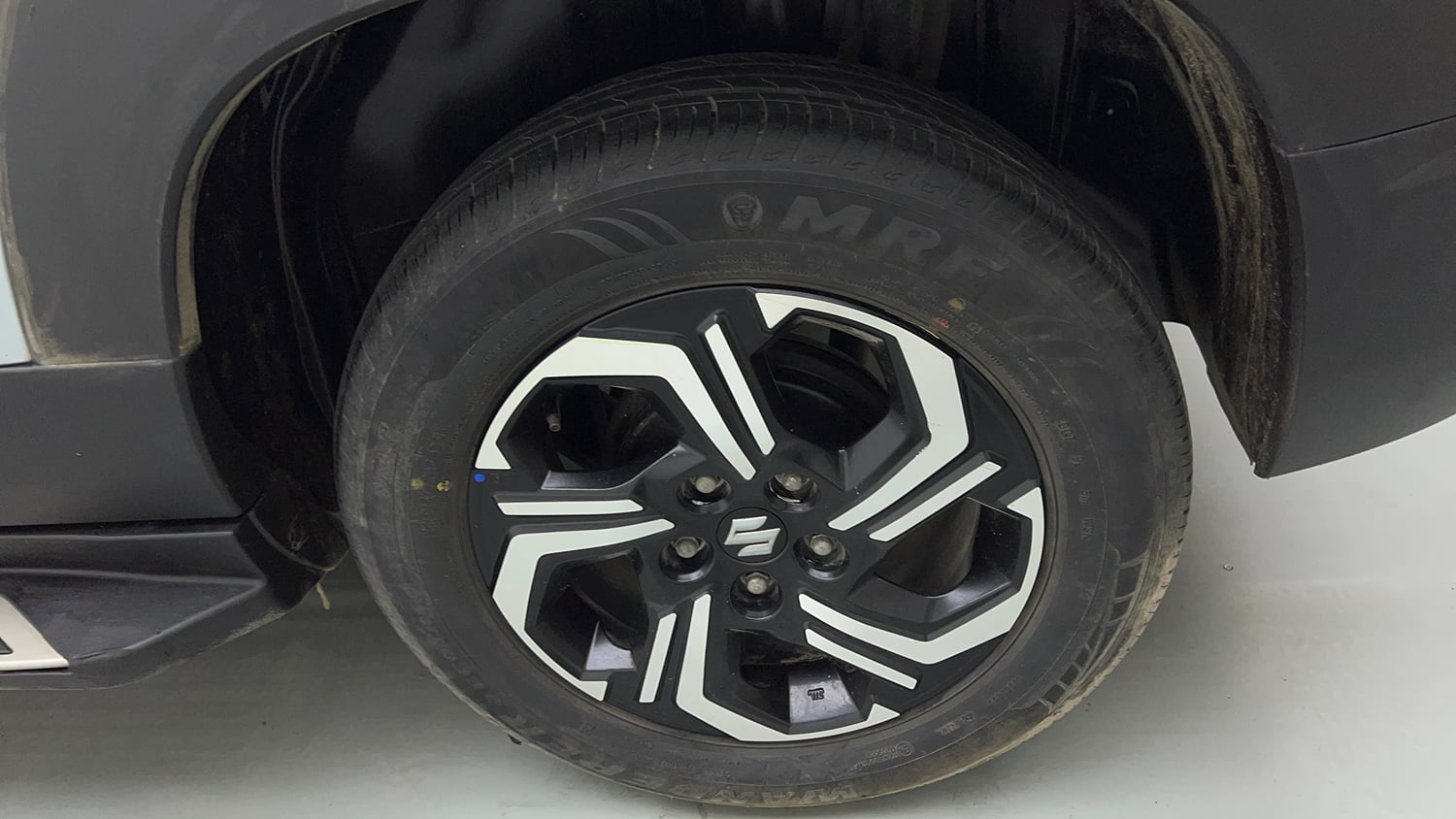 Used 2023 Maruti Suzuki Brezza ZXi Plus AT Petrol Automatic tyres LEFT REAR TYRE RIM VIEW