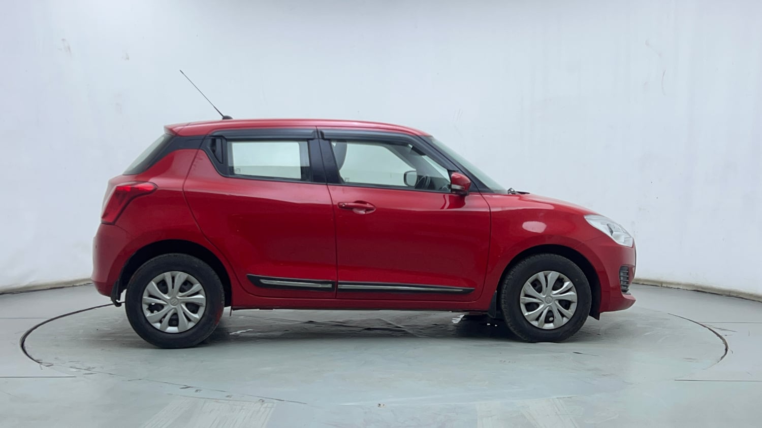 Used 2019 Maruti Suzuki Swift VXi AMT Petrol Automatic exterior RIGHT SIDE VIEW