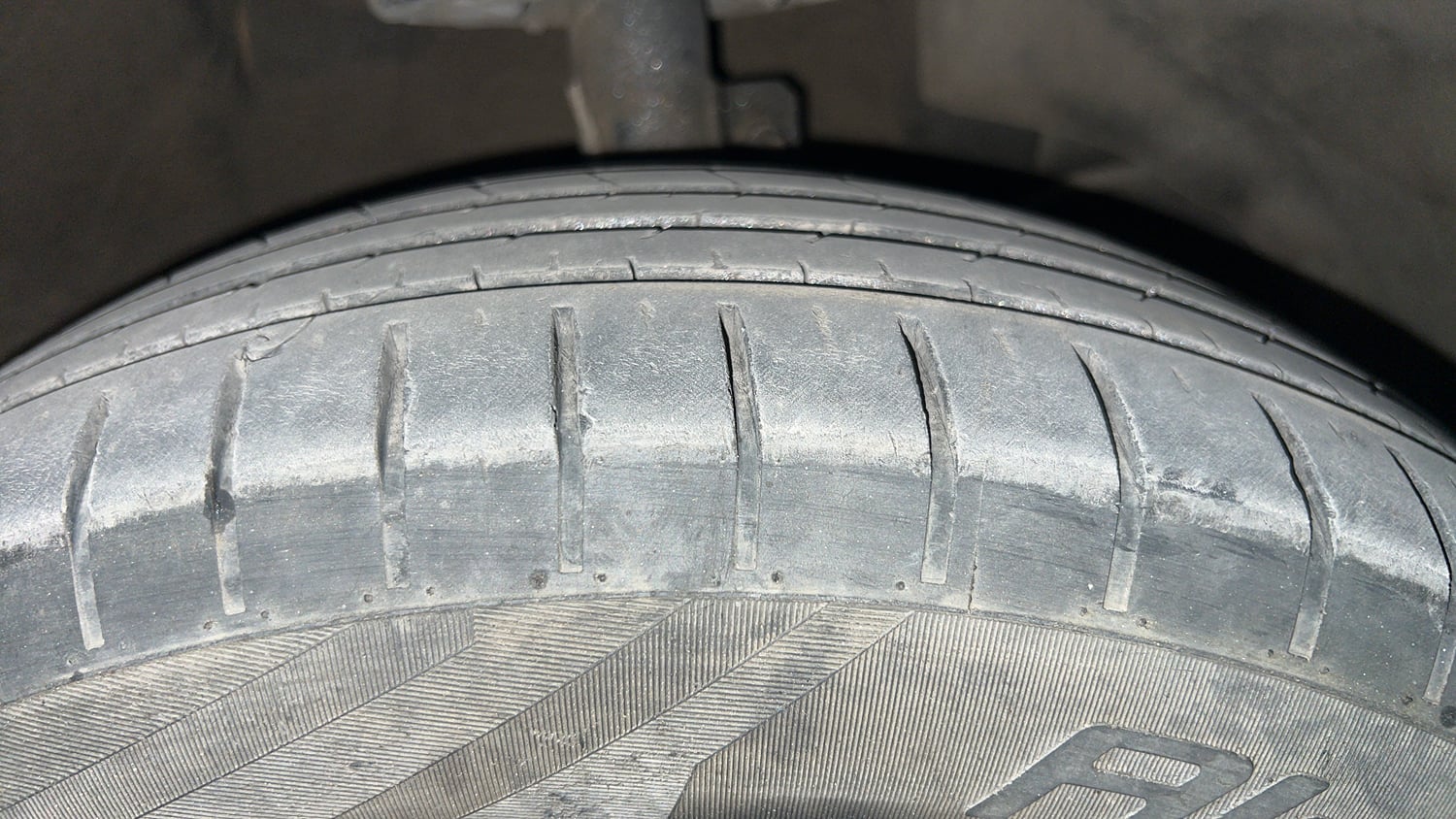 Used 2022 Maruti Suzuki Swift ZXi Petrol Manual tyres RIGHT FRONT TYRE TREAD VIEW