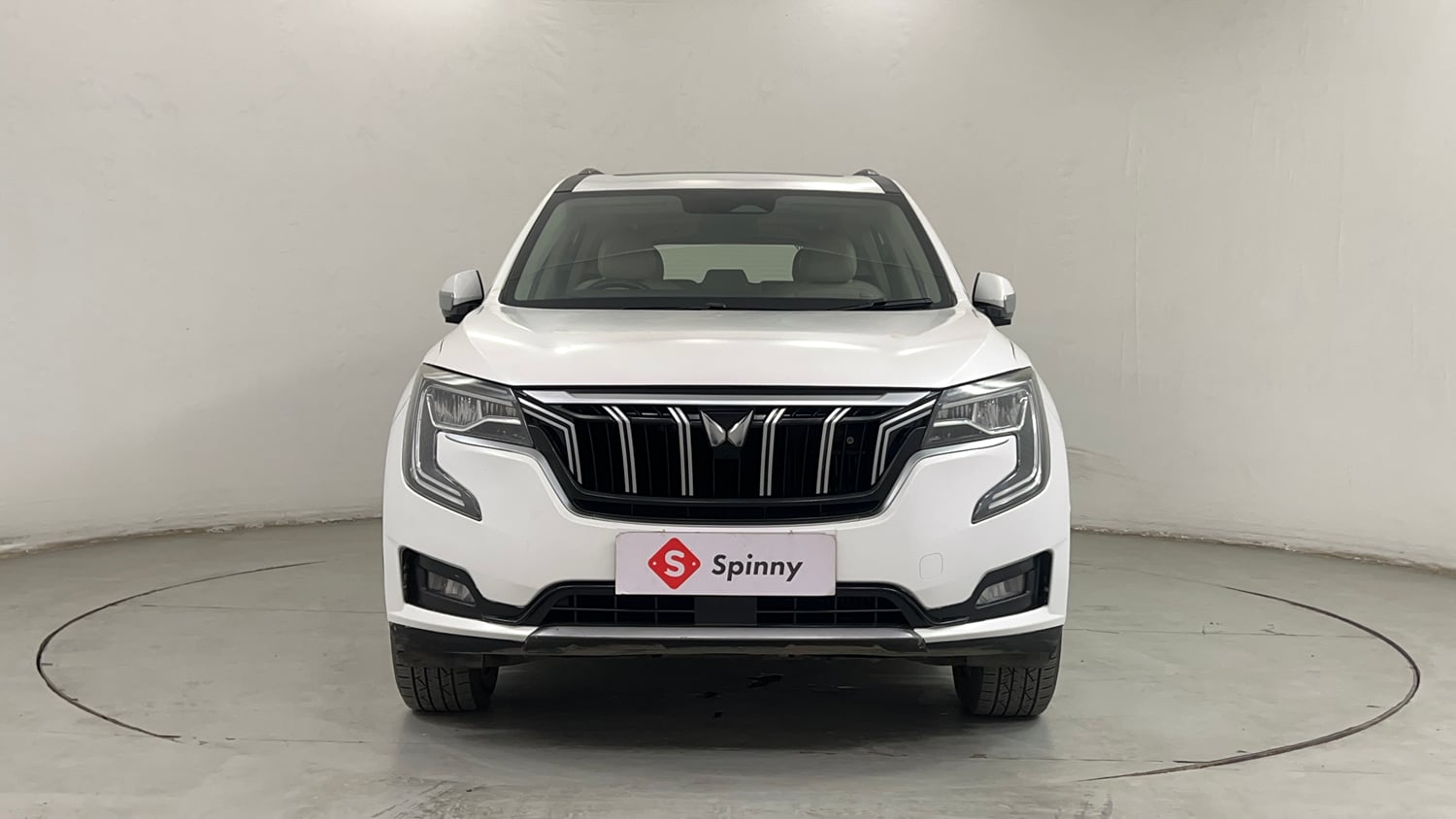 Used 2022 Mahindra XUV700 AX 7 Petrol AT 7 STR Petrol Automatic exterior FRONT VIEW