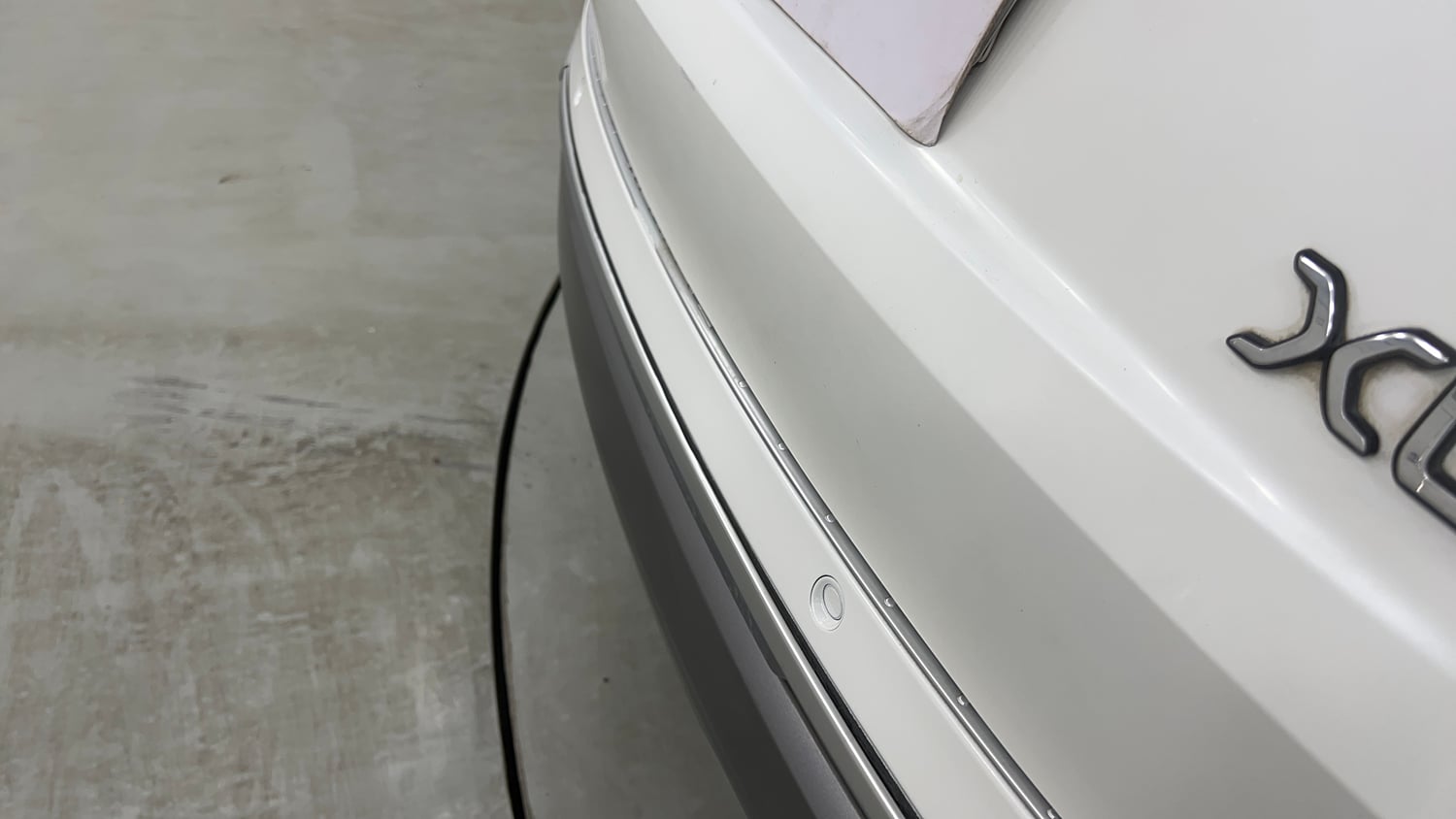 Used 2022 Mahindra XUV700 AX 7 Petrol AT 7 STR Petrol Automatic dents MINOR SCRATCH