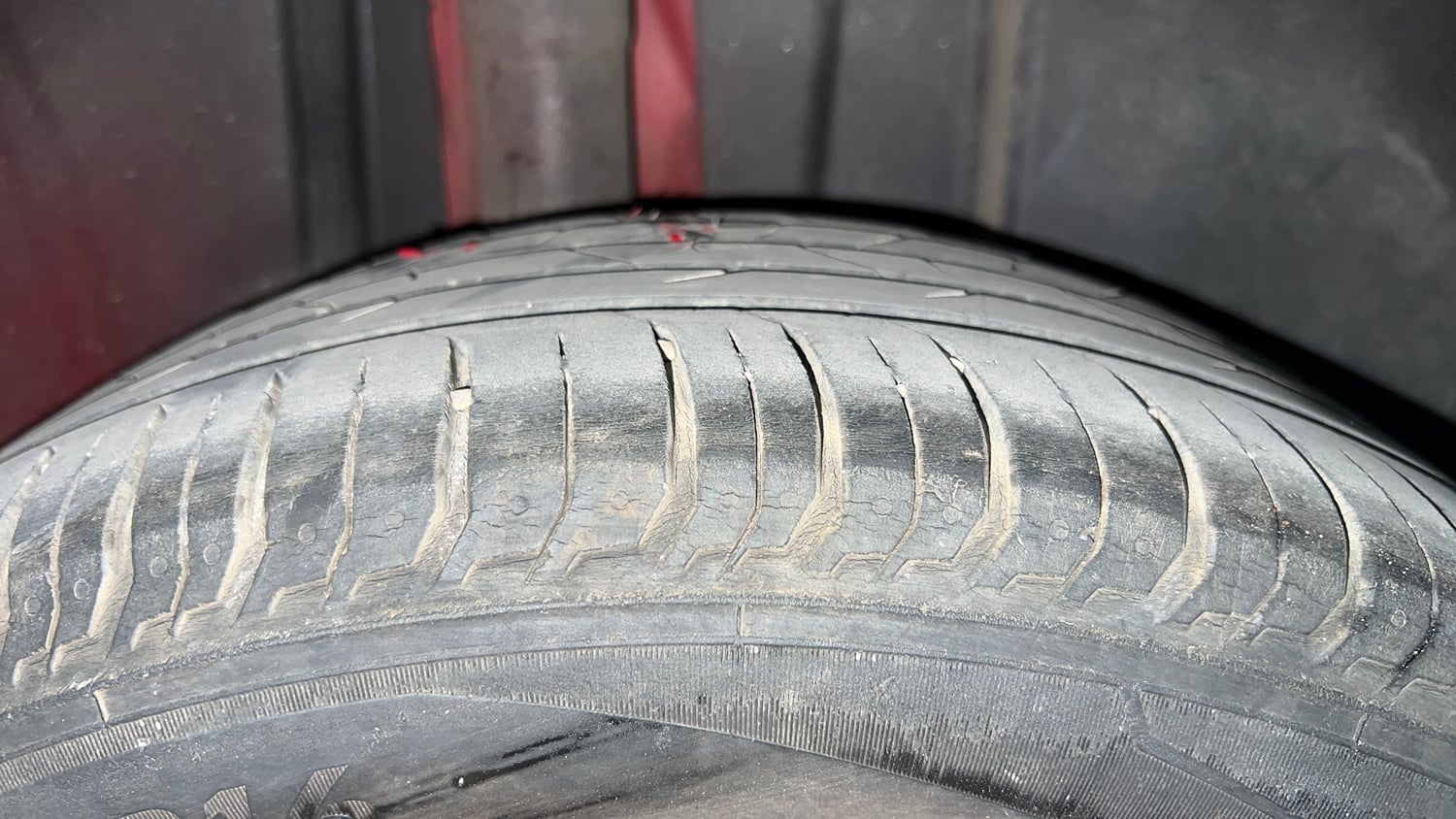 Used 2022 Skoda Slavia Style 1.0L TSI AT Petrol Automatic tyres RIGHT REAR TYRE TREAD VIEW