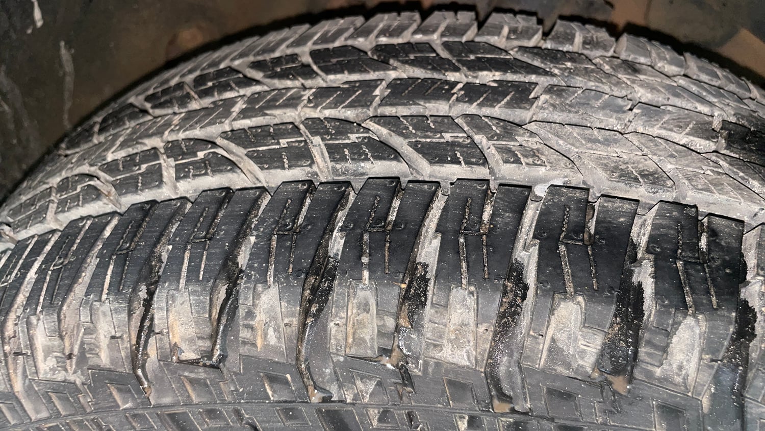 Used 2016 Renault Duster 85 PS RXS 4X2 MT Diesel Diesel Manual tyres RIGHT FRONT TYRE TREAD VIEW