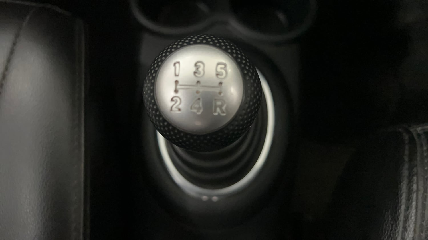 Used 2014 Honda Brio S MT Petrol Manual interior GEAR  KNOB VIEW