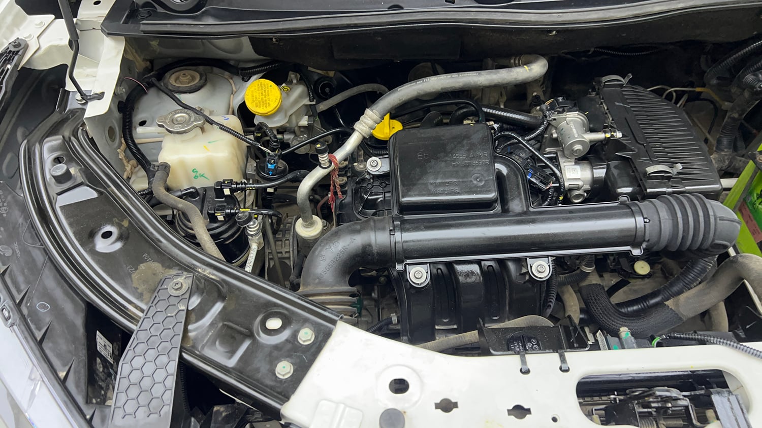Used 2023 Nissan Magnite XE Petrol Manual engine ENGINE RIGHT SIDE VIEW