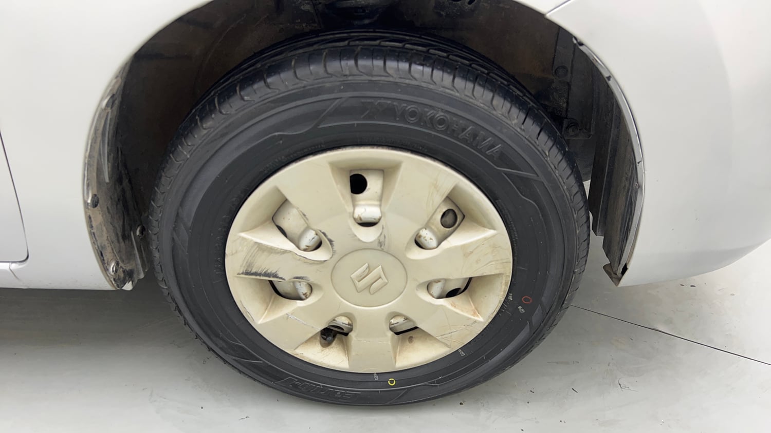 Used 2015 Maruti Suzuki Wagon R LXI Petrol Manual tyres RIGHT FRONT TYRE RIM VIEW