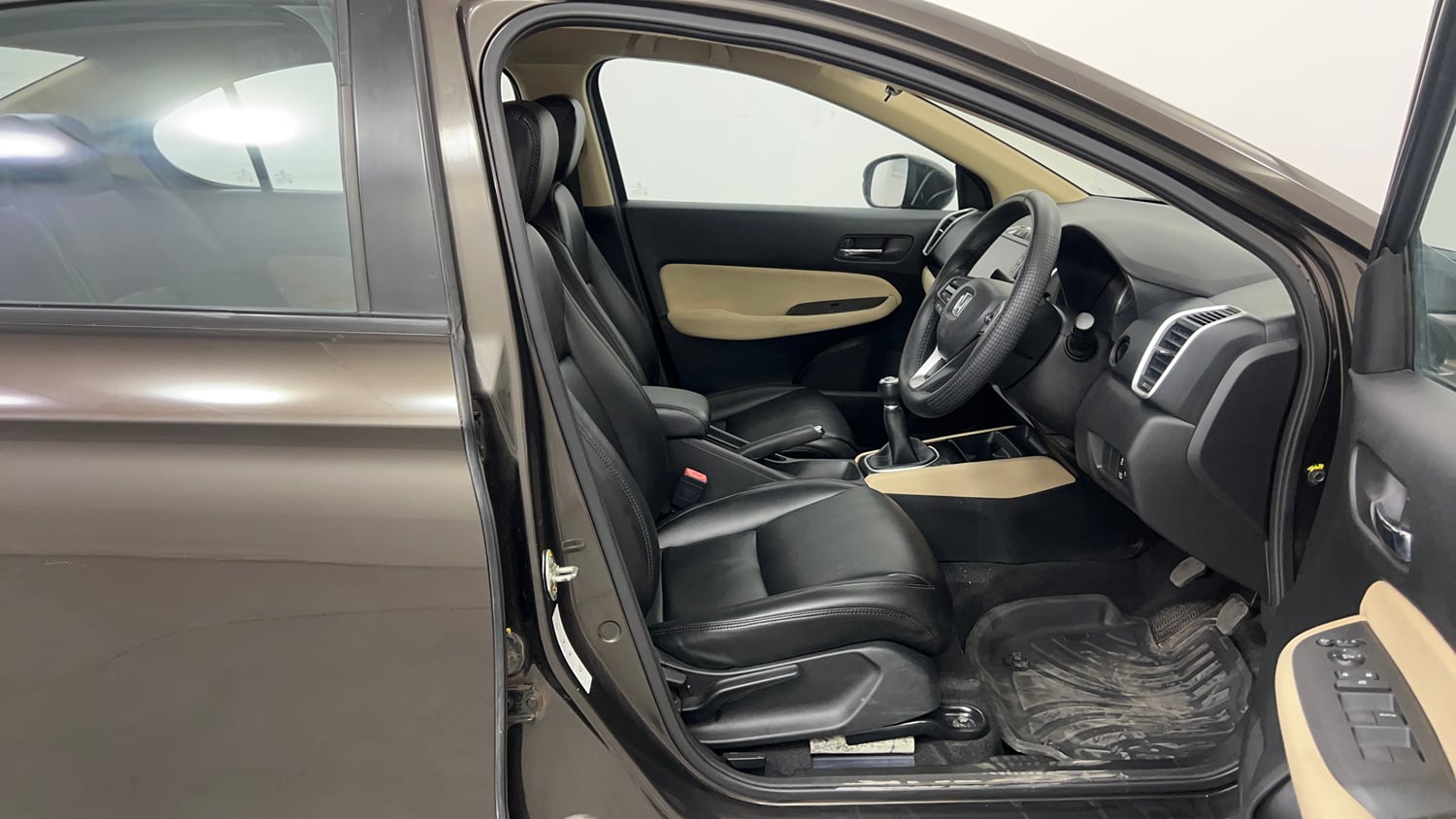 Used 2020 Honda City V Petrol Petrol Manual interior RIGHT SIDE FRONT DOOR CABIN VIEW