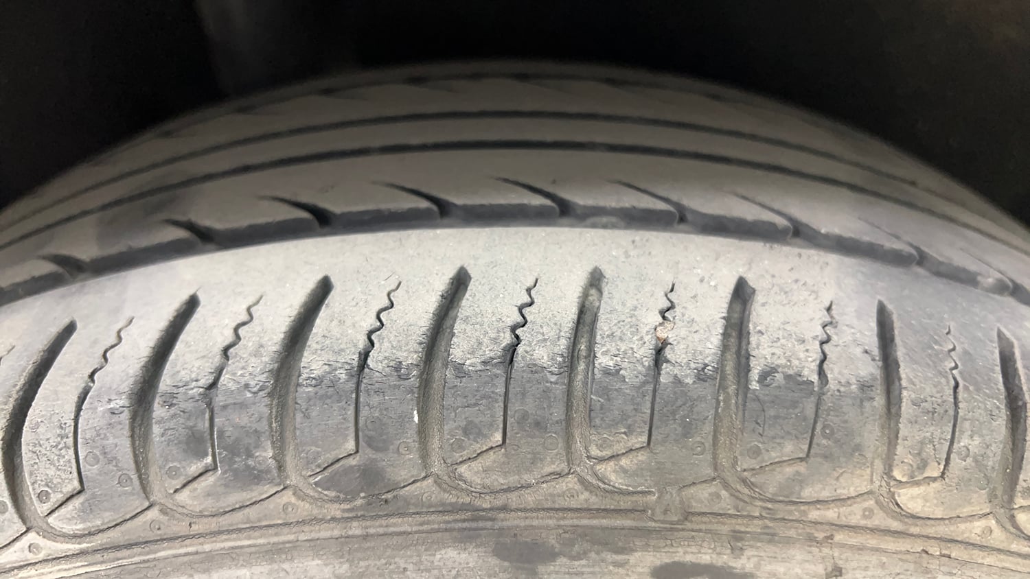 Used 2017 Ford EcoSport Titanium 1.5L Ti-VCT AT Petrol Automatic tyres RIGHT REAR TYRE TREAD VIEW