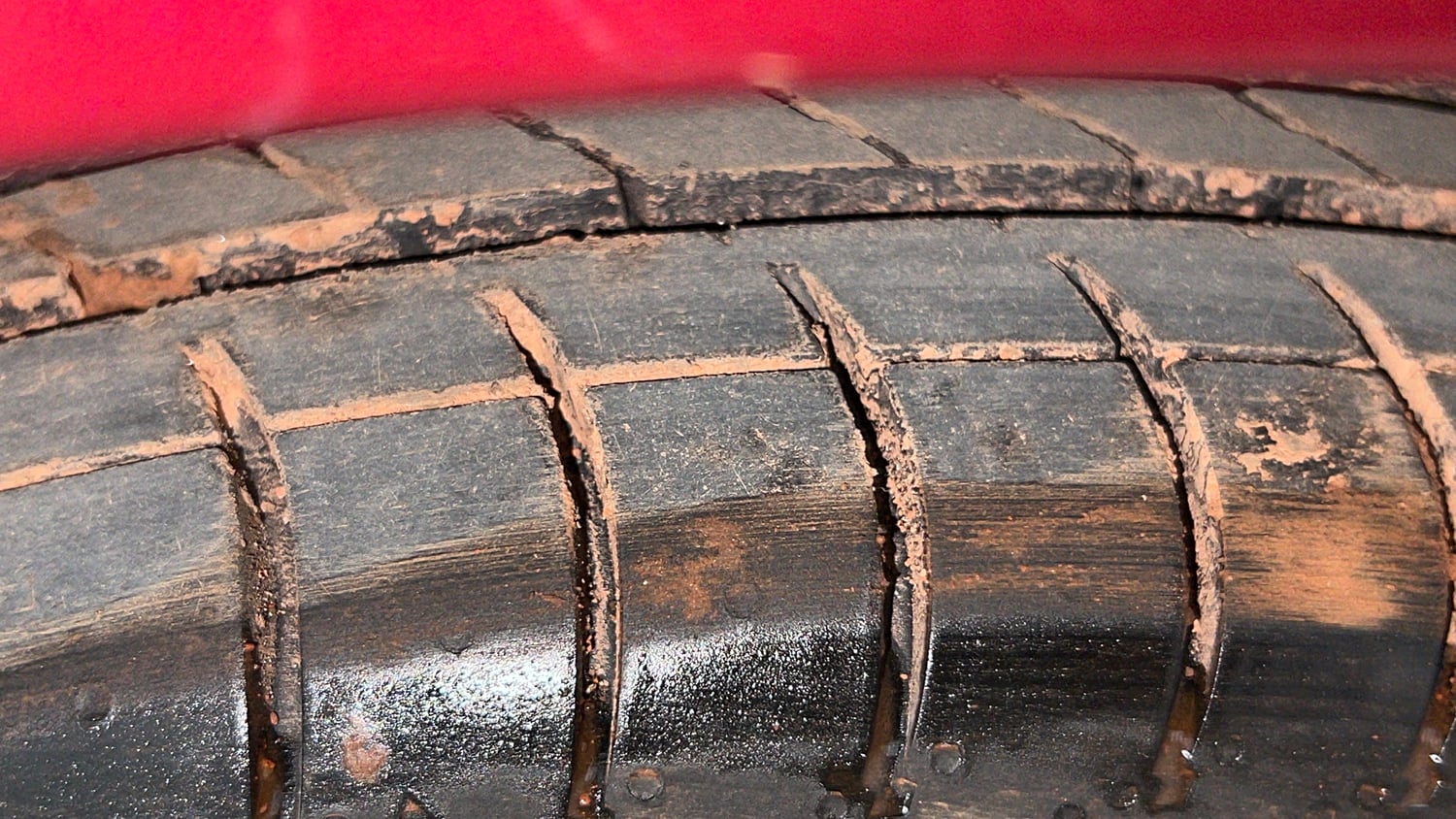 Used 2015 Hyundai Grand i10 Magna 1.2 Kappa VTVT Petrol Manual tyres LEFT FRONT TYRE TREAD VIEW
