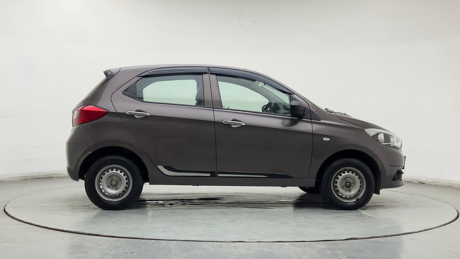 Used 2019 Tata Tiago Revotron XE Petrol Manual exterior RIGHT SIDE VIEW