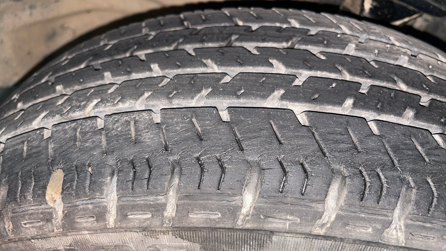 Used 2016 Maruti Suzuki Alto K10 VXi AMT Petrol Automatic tyres LEFT FRONT TYRE TREAD VIEW