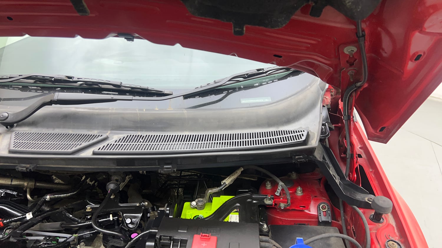 Used 2018 Ford EcoSport Titanium + 1.5L TDCi Diesel Manual engine ENGINE LEFT SIDE HINGE & APRON VIEW