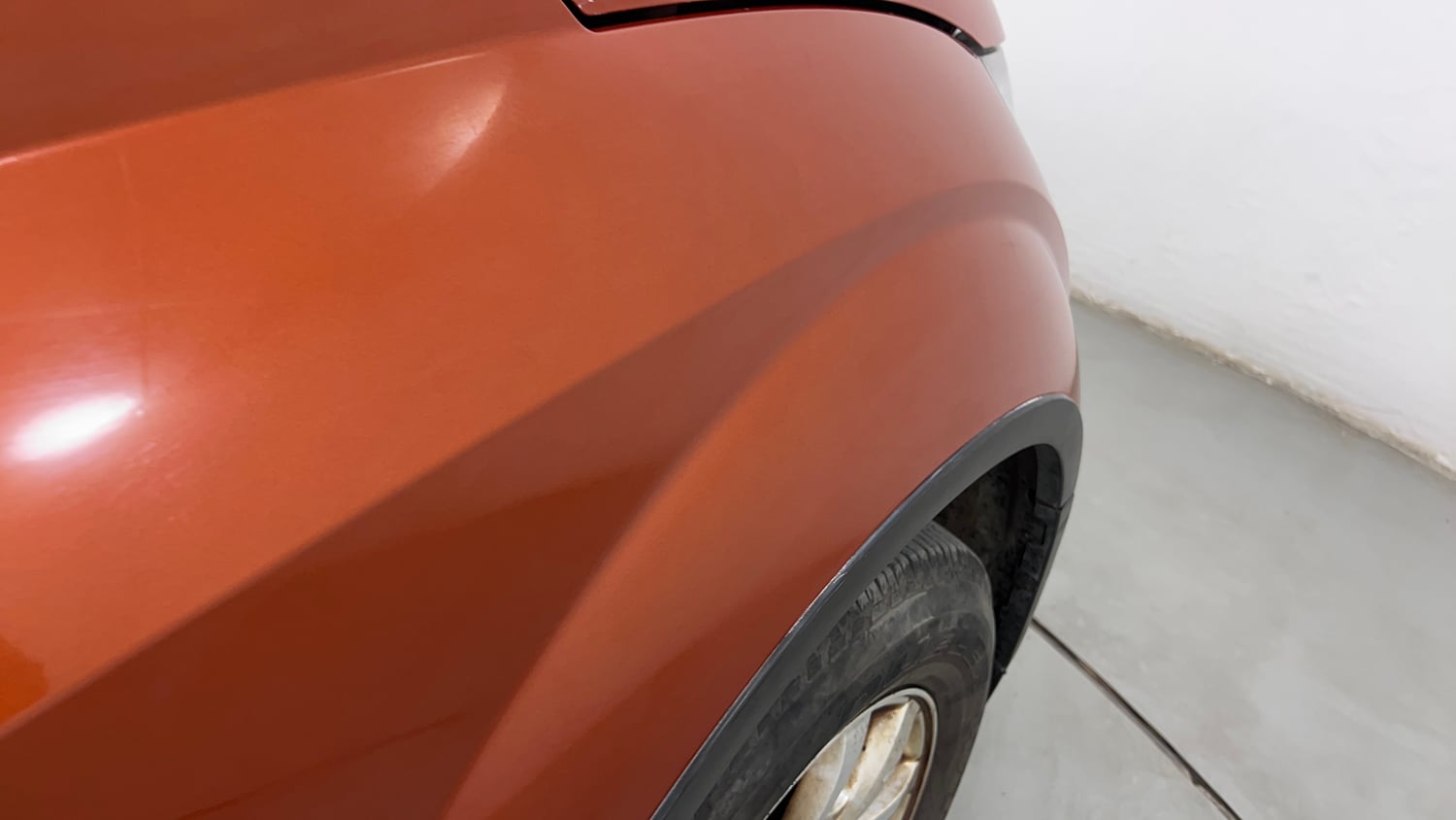 Used 2016 Mahindra XUV500 W10 AT Diesel Automatic dents MINOR SCRATCH