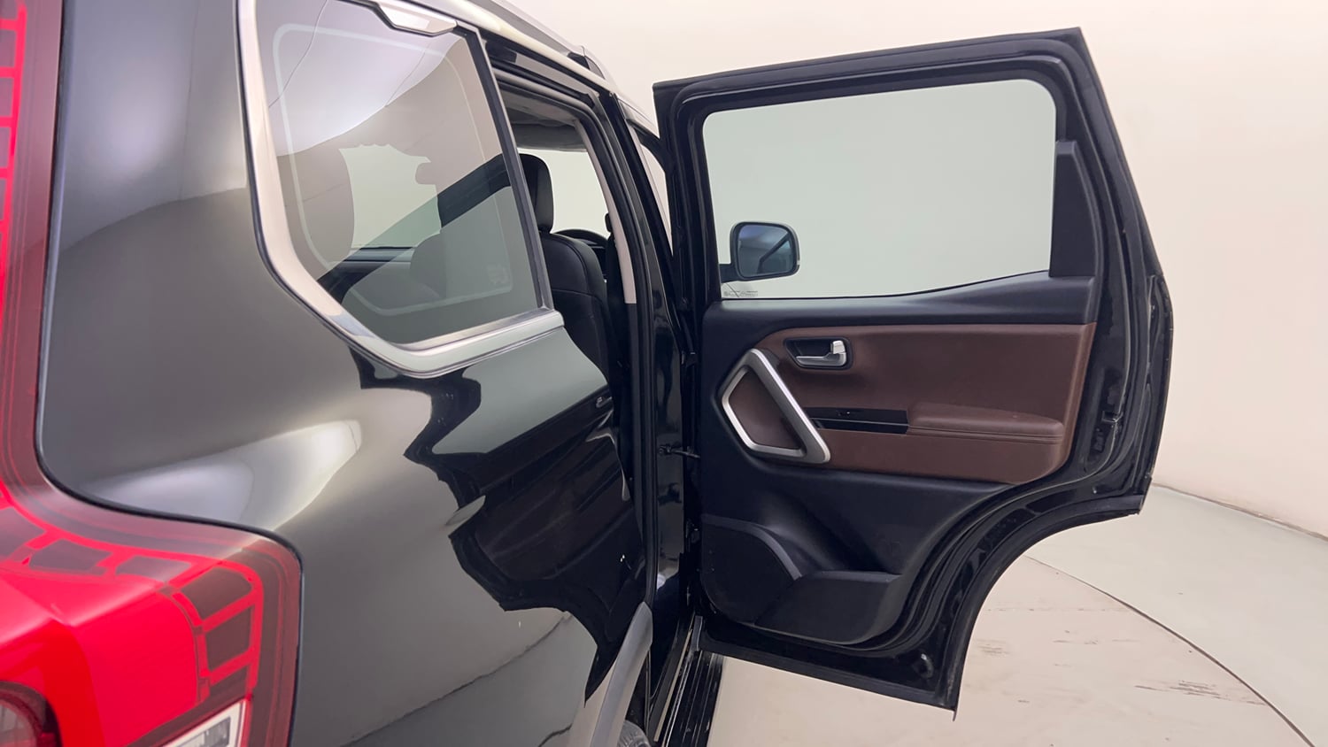 Used 2022 Mahindra Scorpio N Z8 L Petrol AT 7 STR Petrol Automatic interior RIGHT REAR DOOR OPEN VIEW